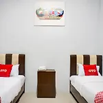 Hotel O Pancing Near Universitas Negeri Medan Unimed Formerly Nadira Homestay